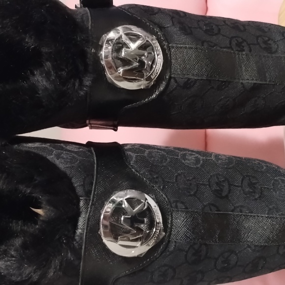 Michael Kors Size 7M NWOT Winter/Rain Boot - Picture 3 of 10